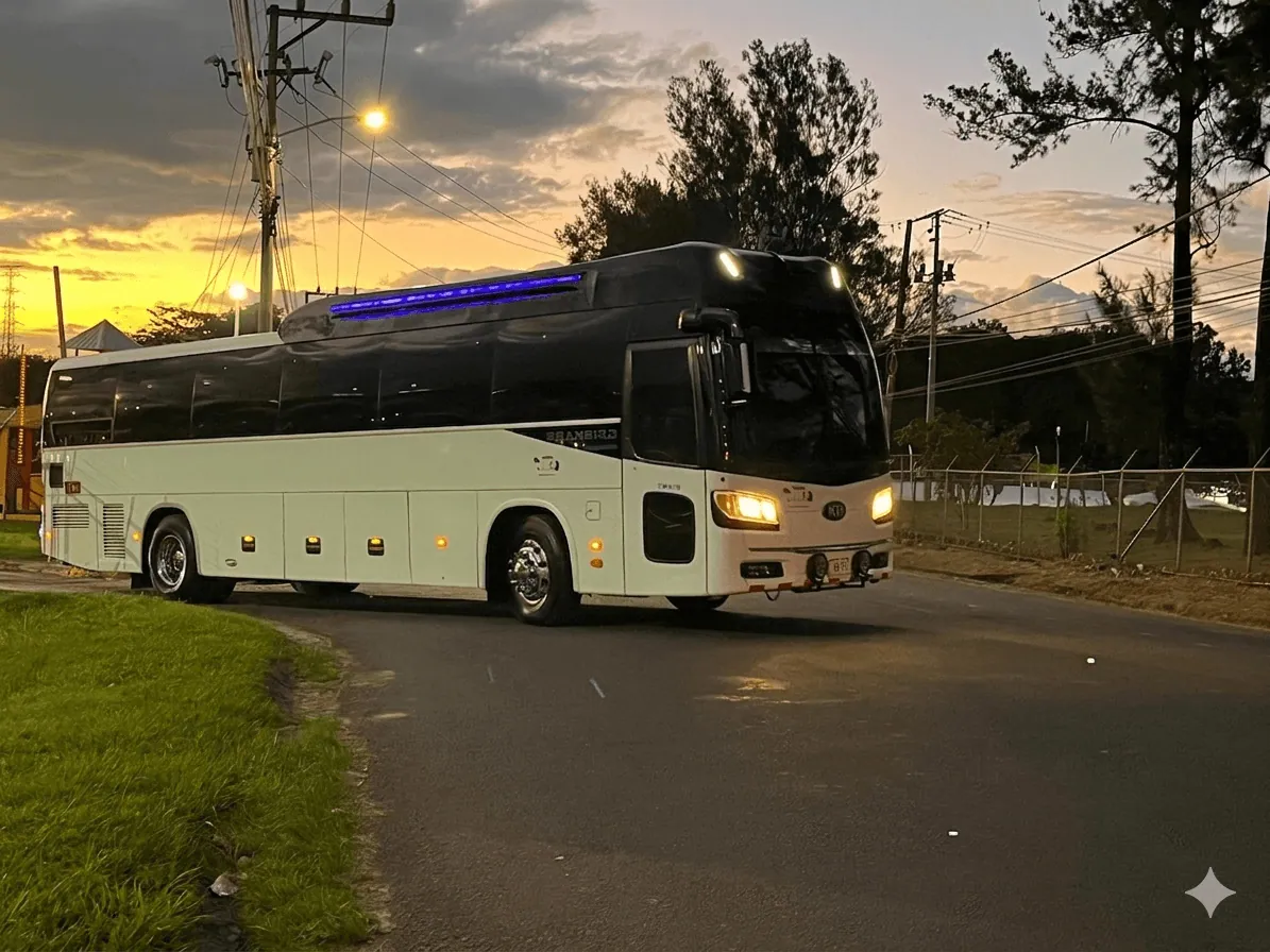 Microbús turístico privado de Apa Tours en Costa Rica